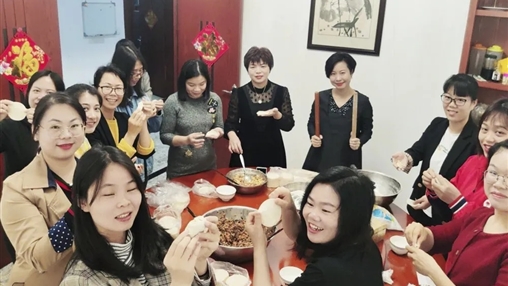 共享歡樂(lè ) | 百裕集團營(yíng)銷(xiāo)中心喜樂(lè )鬧元宵、暖心慶生日