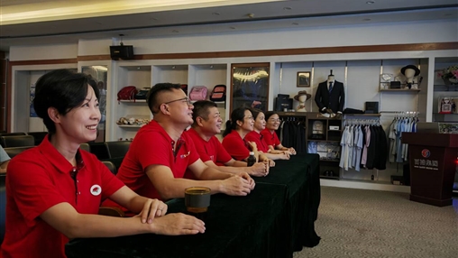 共鑄民族魂 同筑強國夢(mèng)|百裕集團組織觀(guān)看九三閱兵儀式